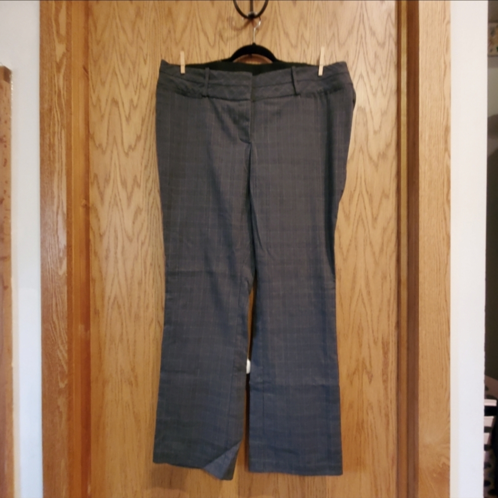 Maurices Wide Leg Trousers Pants Grey Plaid Perfect for Work Size 18r